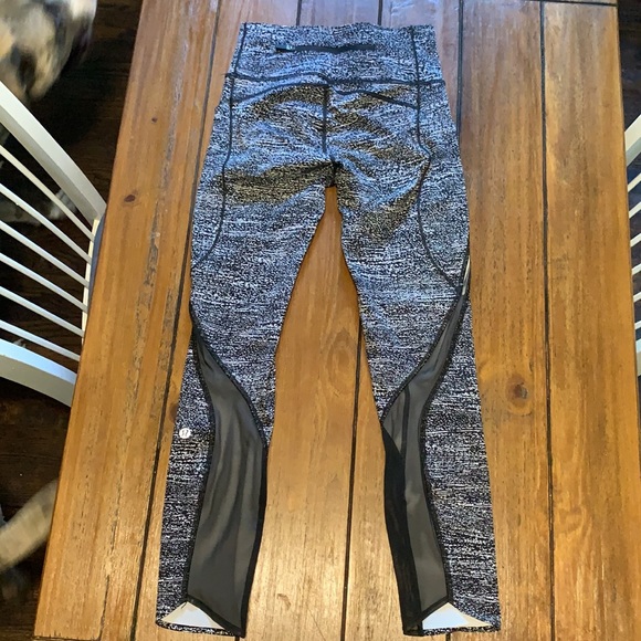 Lulu leggings, back mesh detail, Black and white - Picture 2 of 2